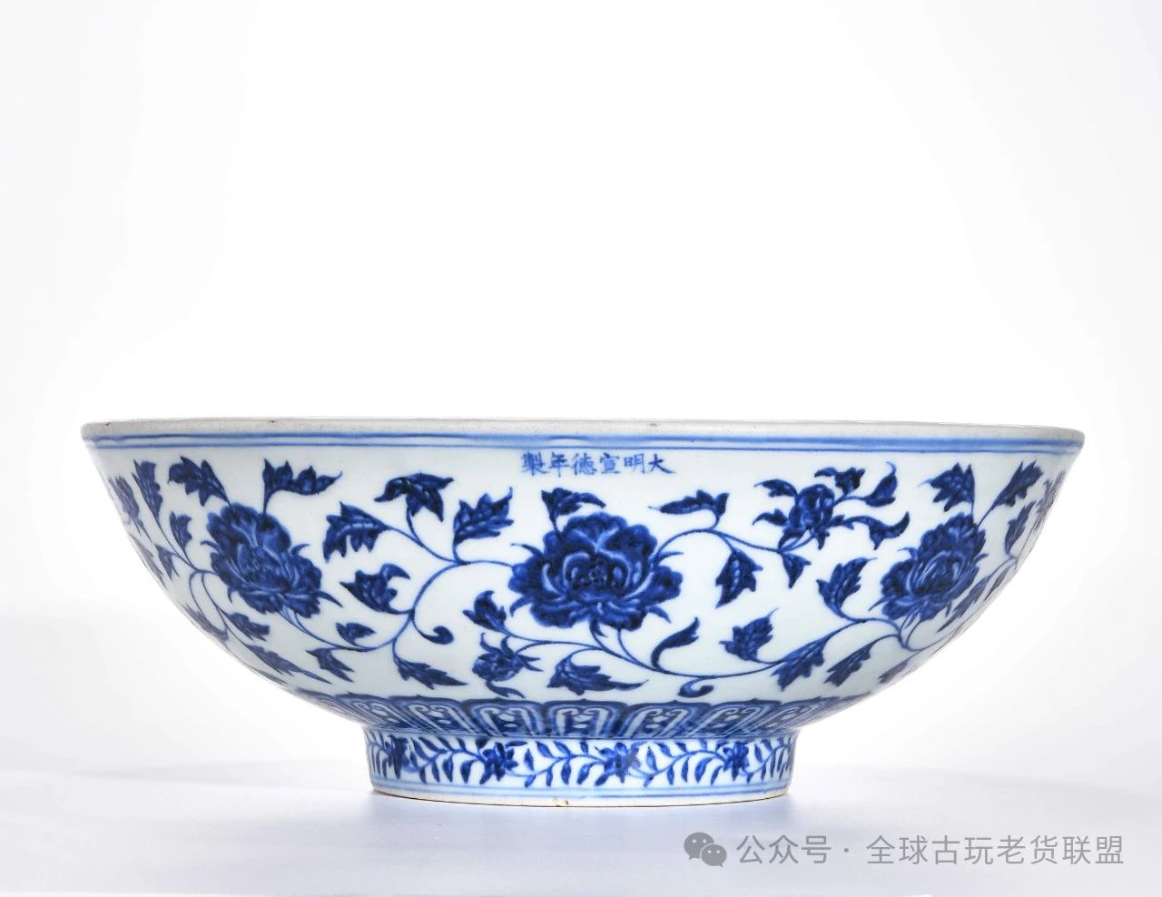 青花淡描纏枝牡丹文圓形合子 染付 香合 蓋物 中国古玩