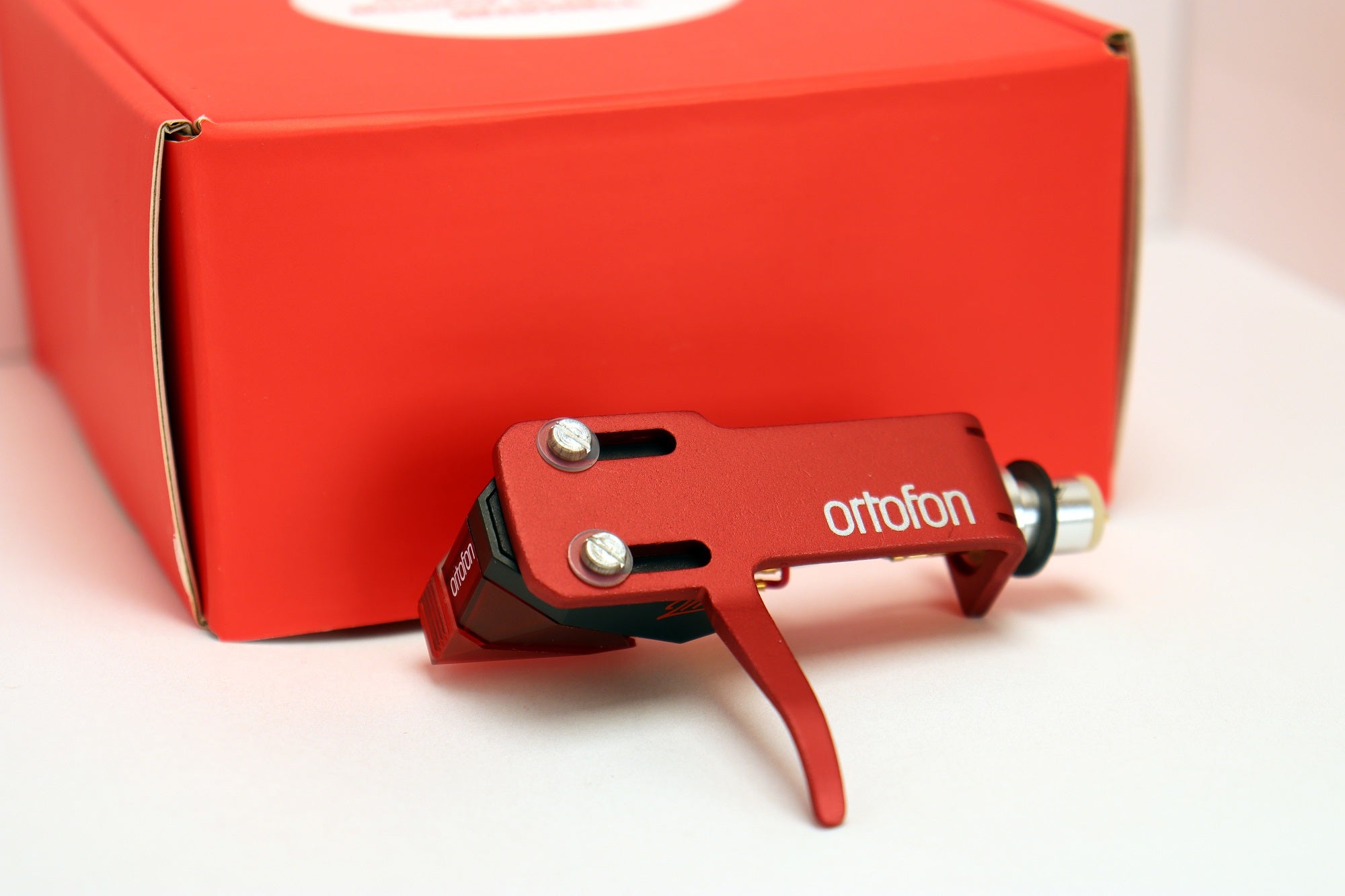 Ortofon 2M Red Cartridge with SH-4 Headshell – Safe and Sound HQ