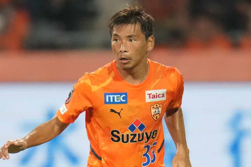 ♦︎美品♦︎ 8 乾貴士Lサイズゴールド仕様セレッソ大阪ユニフォーム