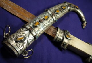 装飾的なフック状の刀 ジャンビーヤ 装飾剣】 模造 ジャンビーヤ