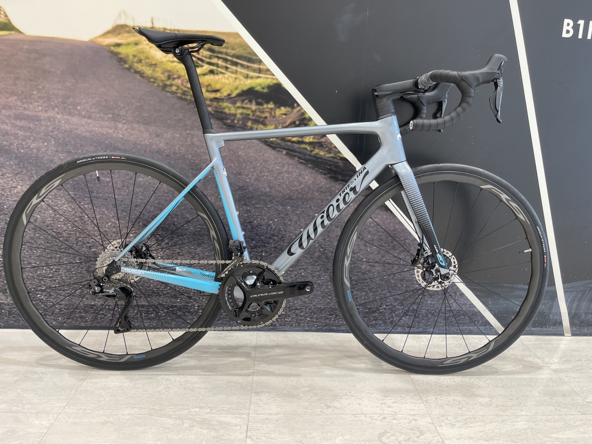 新型DURA-ACE完成車が100万円切り？！しかも7.19キロは軽すぎやしま