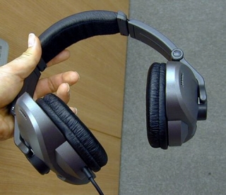 4チャンネルヘッドフォン