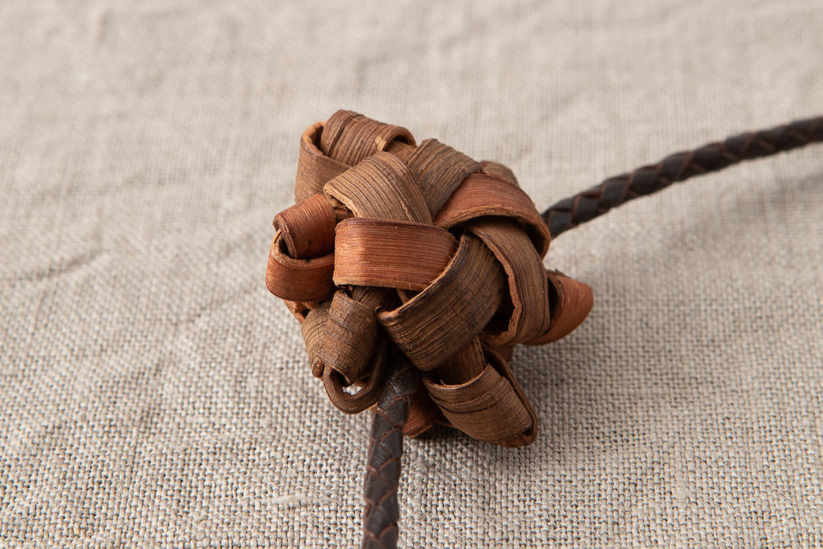 山葡萄の皮角型花結び編み飾りペンダント、他 山葡萄の皮角型花結び