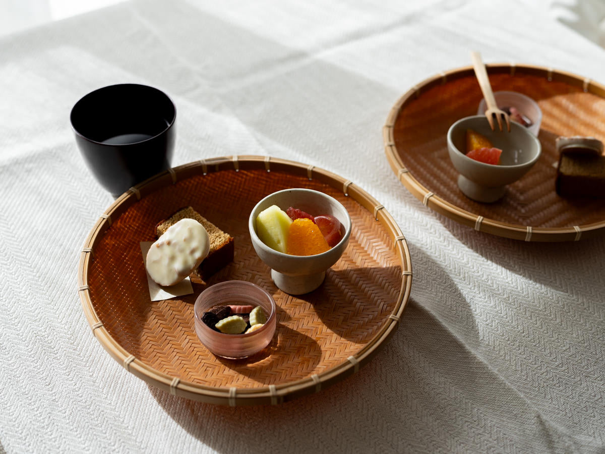 食事や盛り付けに使える炭化竹の丸皿 – 市川籠店 | 1basketry