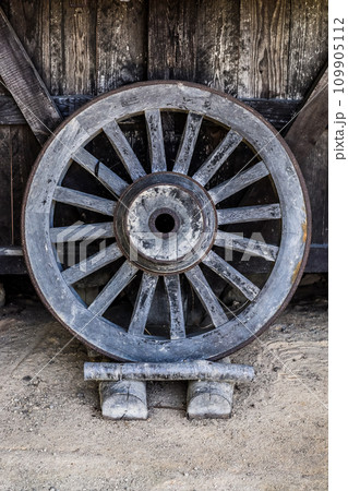 大八車 車輪の写真素材 - PIXTA