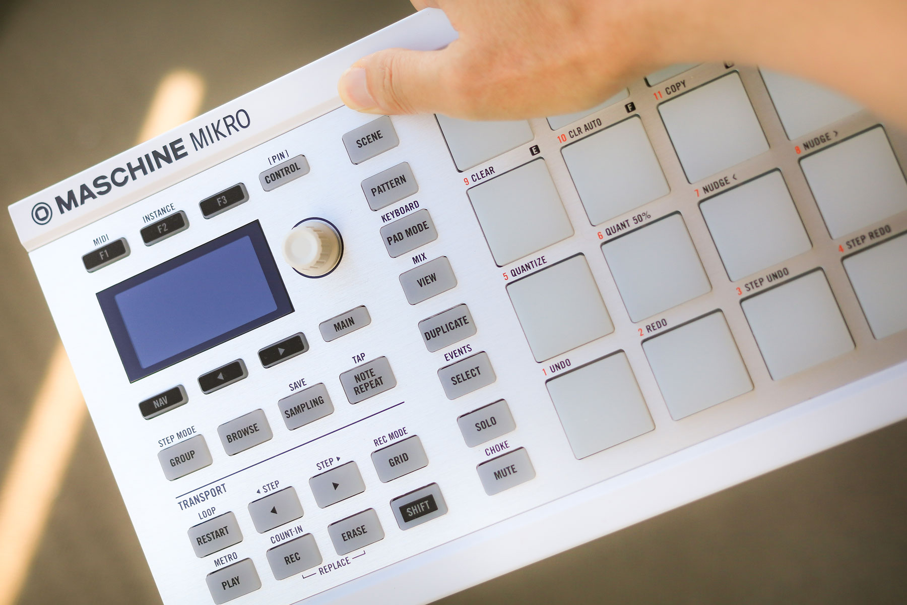 Native Instruments MASCHINE MIKRO レビュー : MASCHINE を始めるには