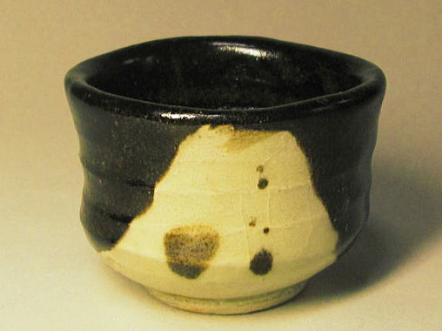 黒織部ぐい呑み（滴）の詳細／陶器販売のたぬき窯