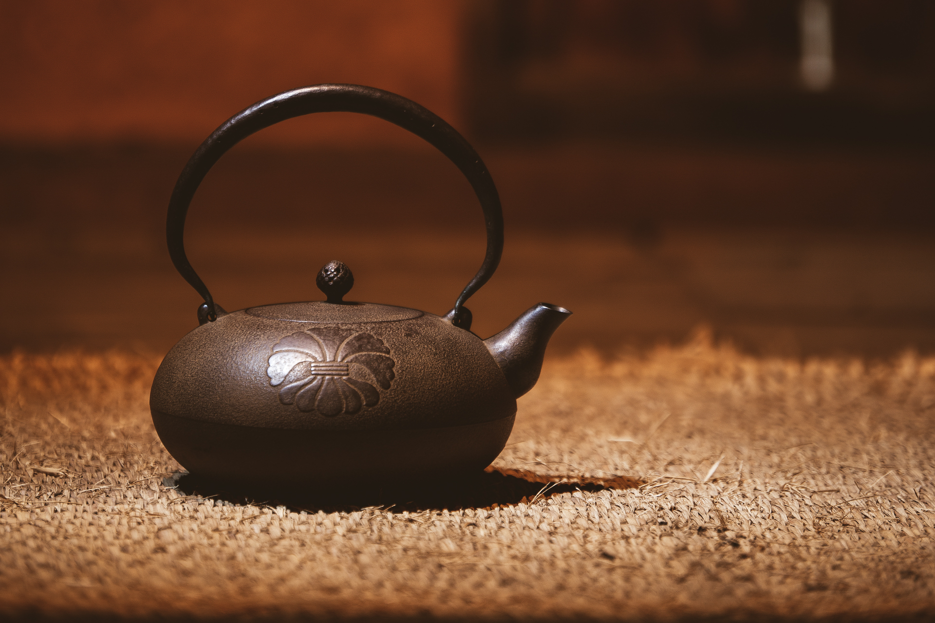 鉄瓶 布団型 中型1.2ℓ | 奥出雲前綿屋 鐵泉堂 | たなべたたらの里