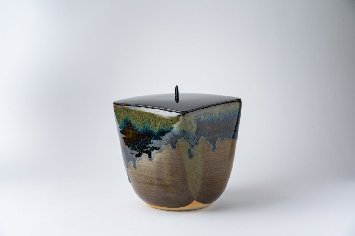 菱水指 十三代 髙取八山造 – 高取焼宗家