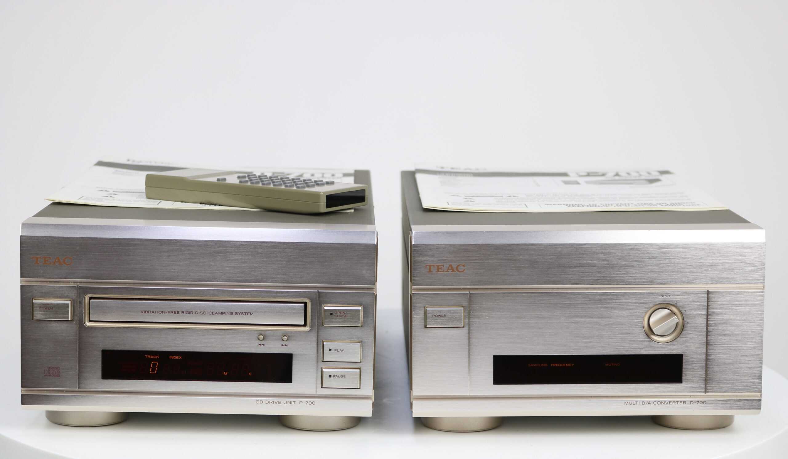 TEAC CD DRIVE UNIT P-700 Esoteric P-700 Transport TEAC P-700 CD