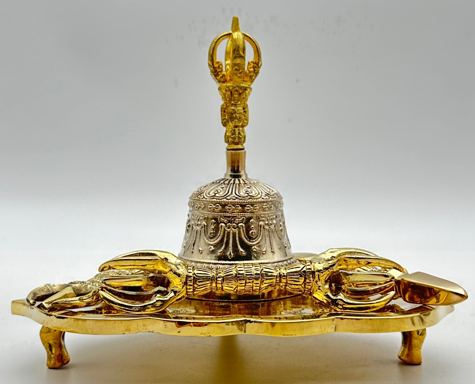 修縁堂】密教法具 鬼面金剛盤 塔鈴塔杵金剛盤 ひと