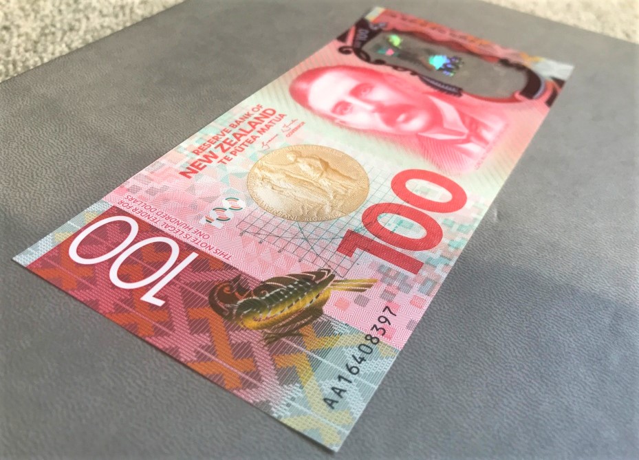 さ*)様 ニュージーランド旧紙幣100ドルx32枚 さ*)様 ニュージーランド