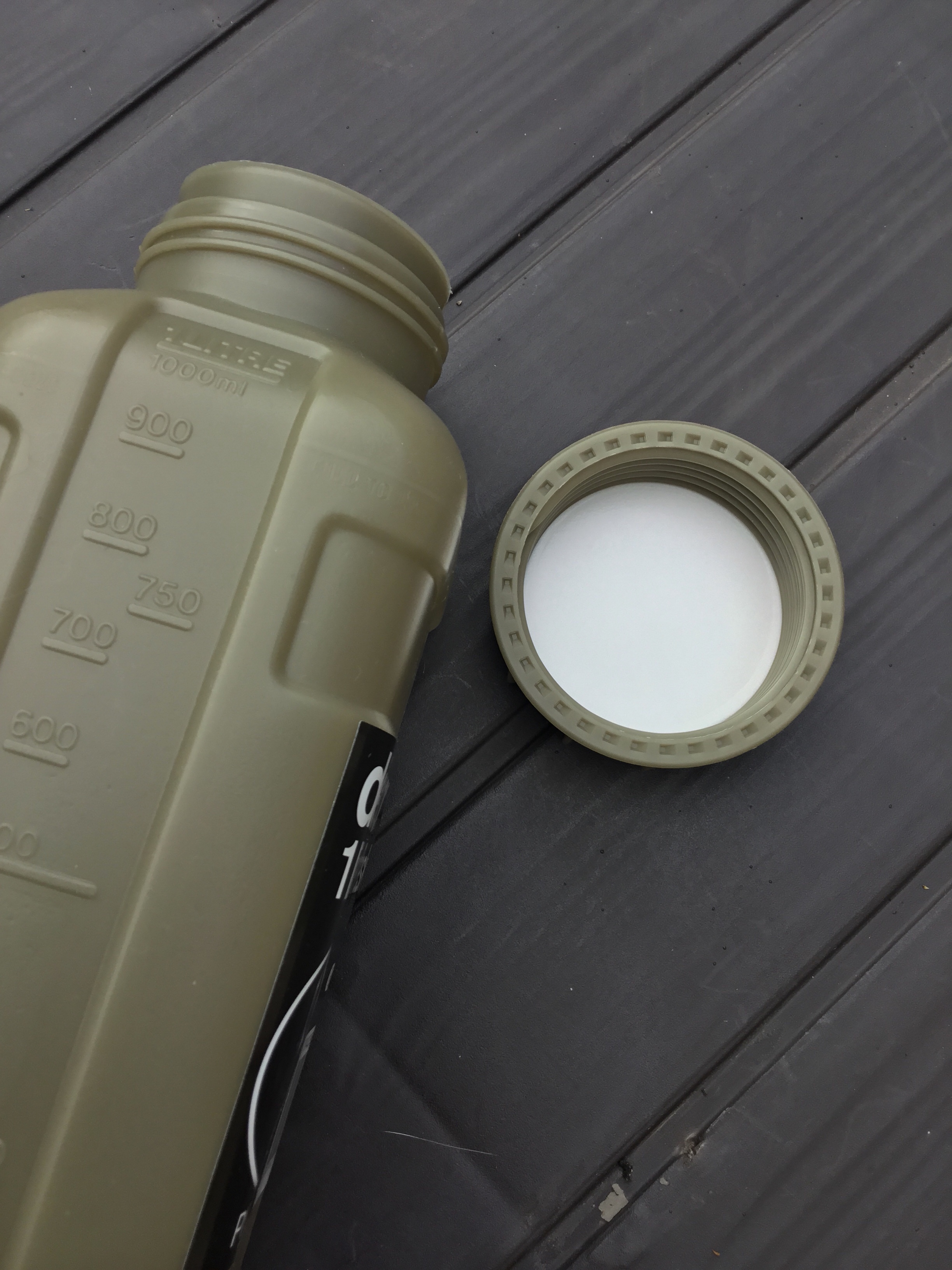 REVIEW: Platatac “Made Here” Small Flask Pouch & Decor 1 Litre