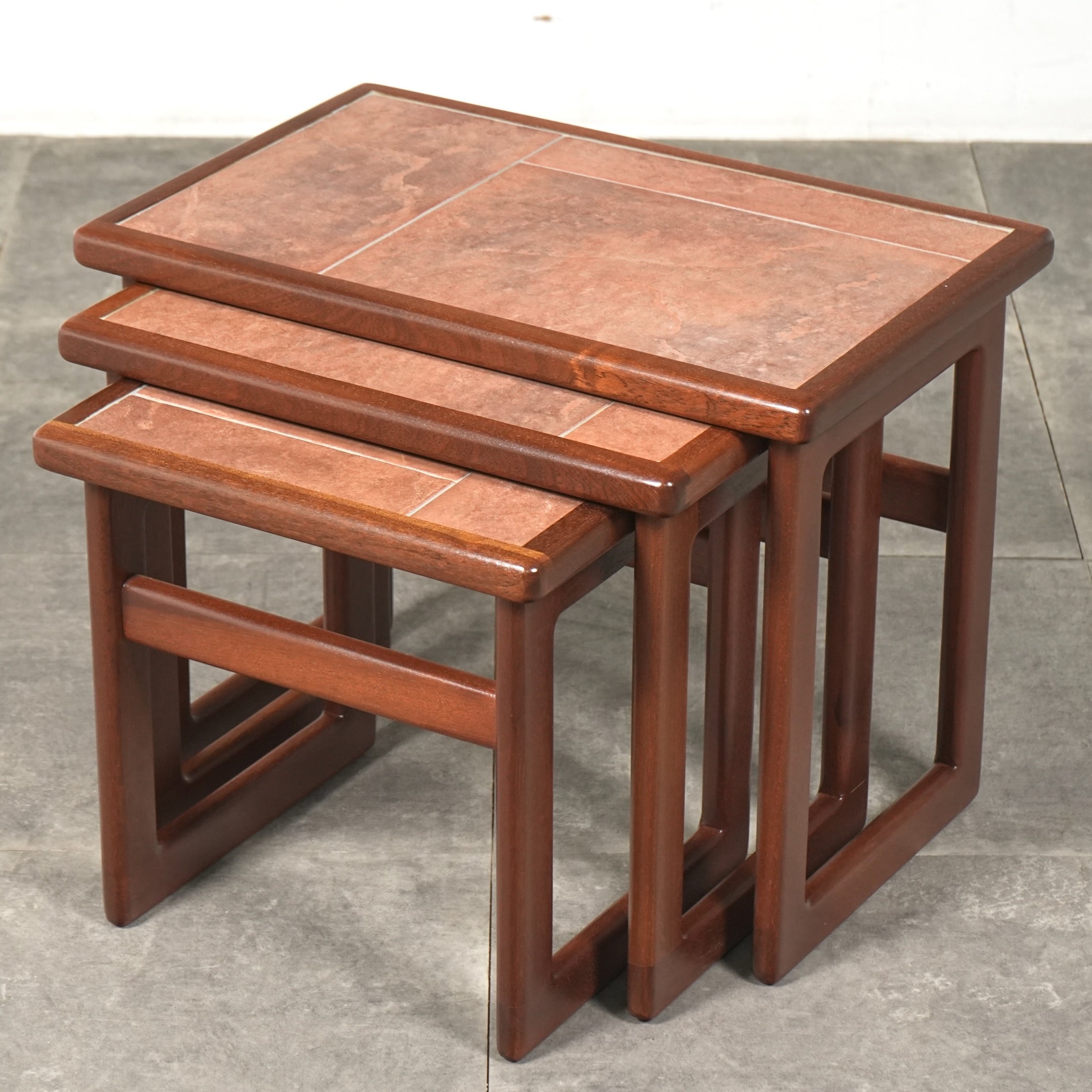 ヴィンテージ ルーマニア タイルトップ ネストテーブル オーク サイド