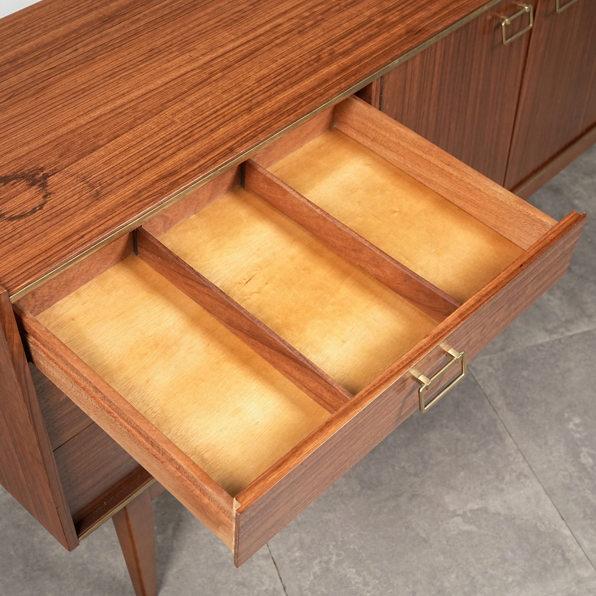 イギリスヴィンテージ サイドボード – TIME HYPE