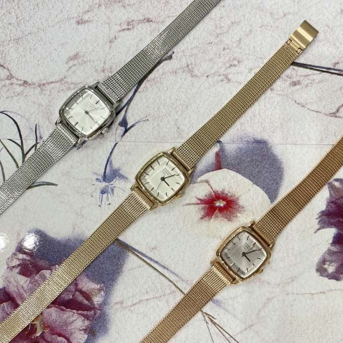 マーガレットハウエルゴールド メッシュバンド 手巻き時計