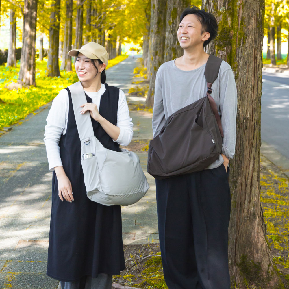 BIG STRAP SHOULDER BAG – TO&FRO 軽さをもってでかけよう。