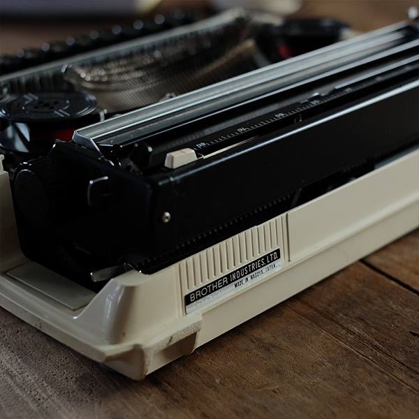 BROTHER Valiant タイプライター（英字・カタカナ両用） – zakka store