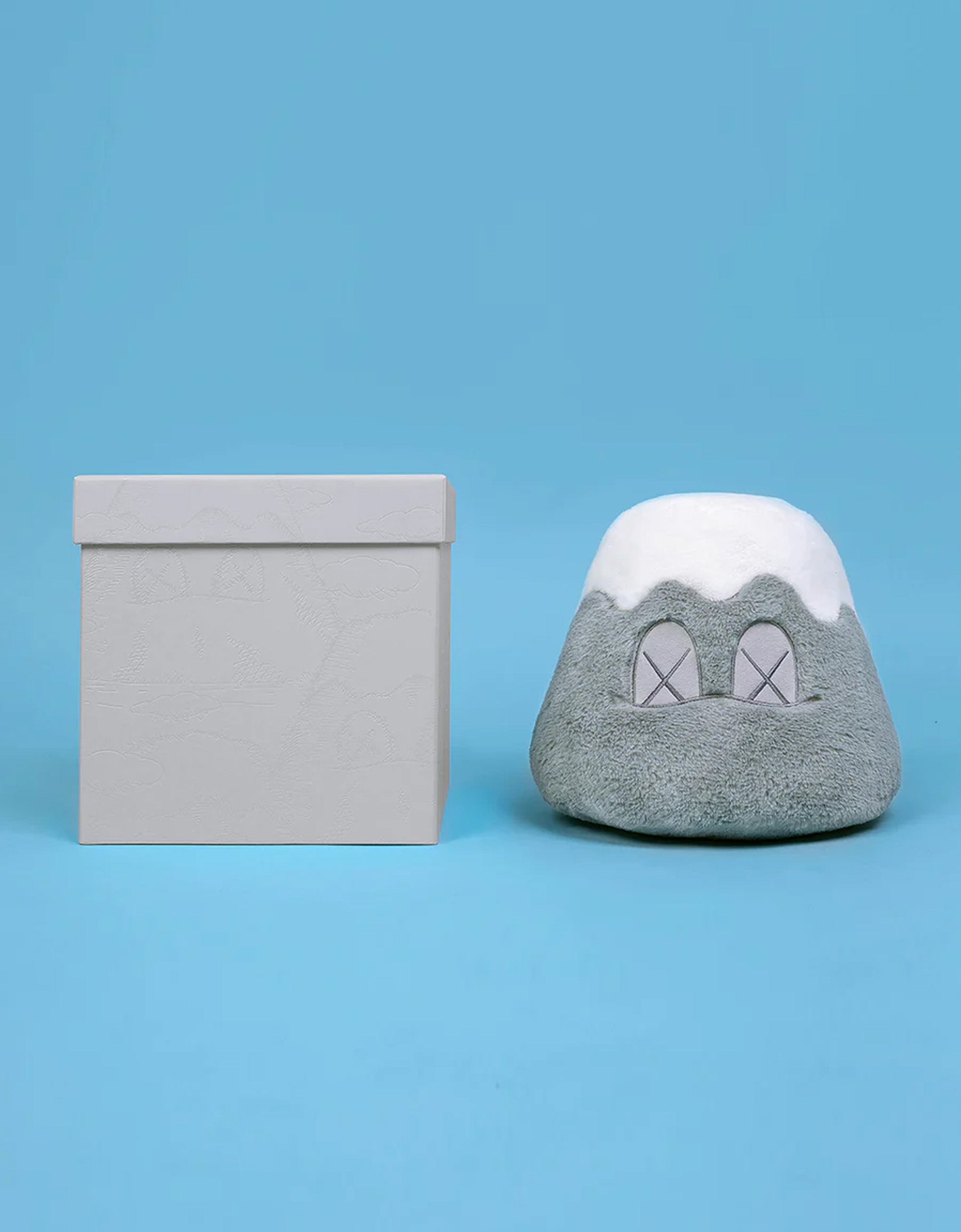 KAWS HOLIDAY富士山ぬいぐるみ Grey シリアルナンバー入り KAWS