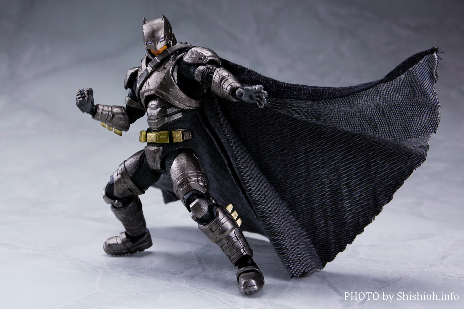 MAFEX アーマードバットマン 2016