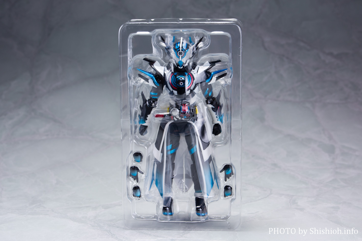 廃盤】仮面ライダークローズエボル フィギュアーツ 抽選販売】S.H.