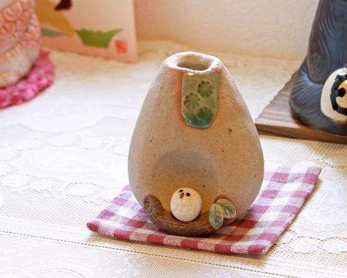 楽天市場】在庫数限り 信楽焼 一輪挿し 白 ふくろう 葉乗り ミニ 花瓶