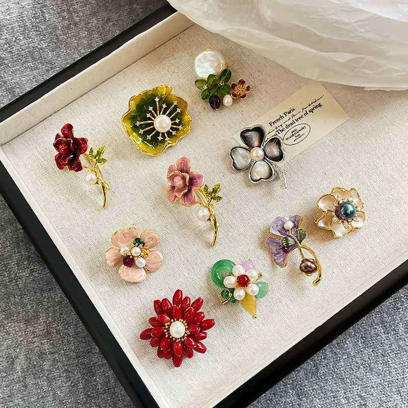 K18 18金花形パールブローチ 総重量7.8㌘ K18 18金花形パールブローチ