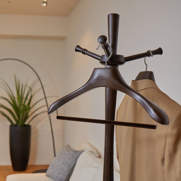 楽天市場】AUT-03/木製メンズスーツハンガー/スモークブラウン【国産