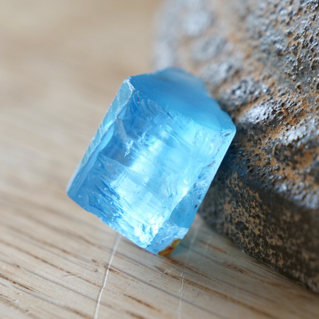 楽天市場】(roughloose) スイスブルートパーズ / 原石 [6.3g] : オウン