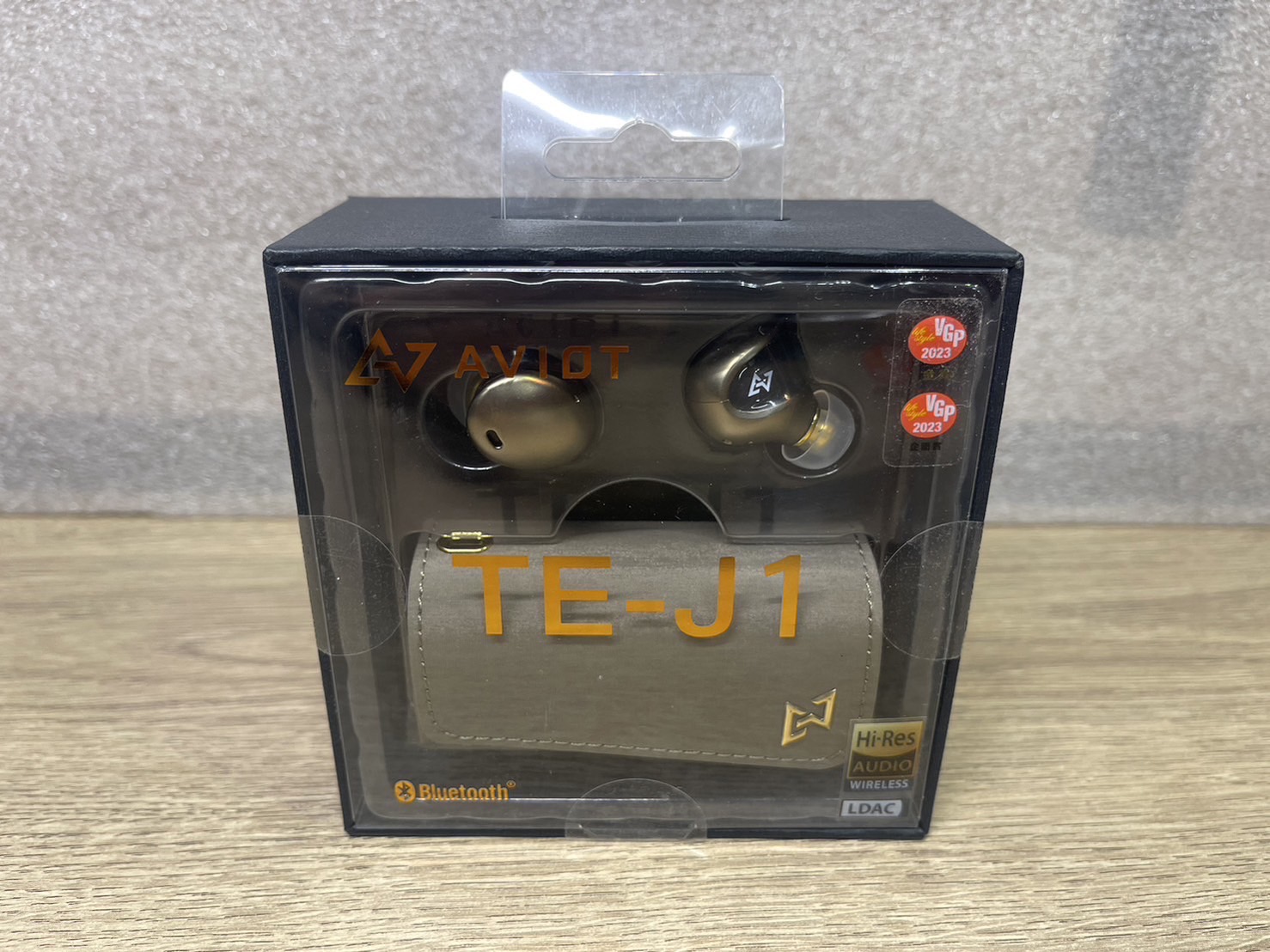 新品未使用 AVIOT TE-J1 ノイズキャンセリング イヤホン カーキ 【公式