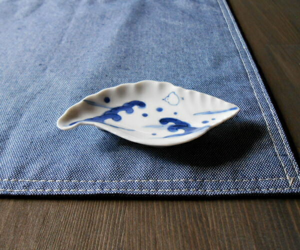 楽天市場】伊万里焼 波千鳥 貝形手塩皿(豆皿) : 有田焼や心器