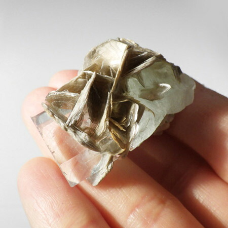 アクアマリン×モスコバイト共生標本-12 パキスタン産 アクアマリン