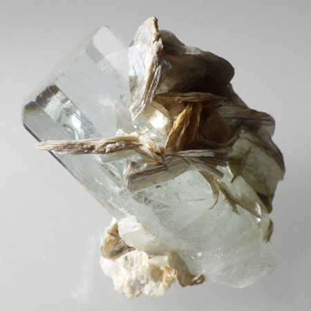 楽天市場】アクアマリン with モスコバイト 結晶 原石 パキスタン産