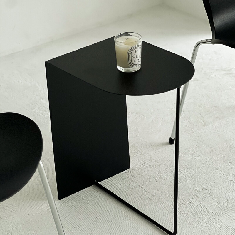 アーティスティックな黒いサイドテーブル アーティスティックな黒い