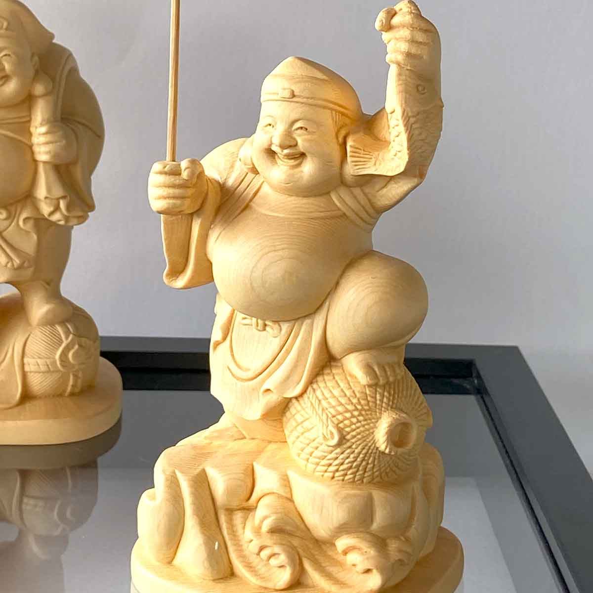 ウンフィア祠に祀られた 大黒様 恵比須様 祠 神棚 木彫刻 縁起物