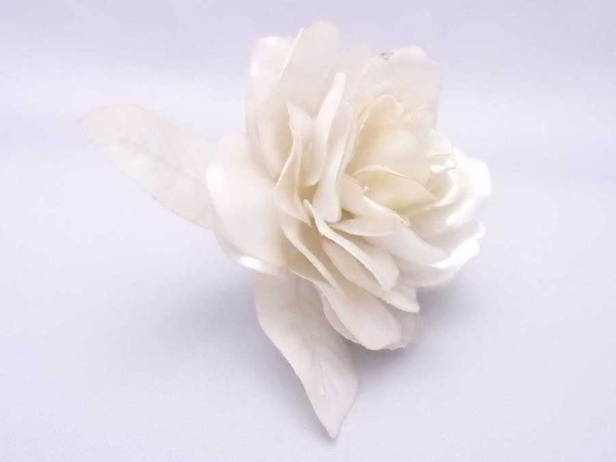 LOUIS VUITTON ホワイト花 ブローチ コサージュ ほぼ未使用 LOUIS