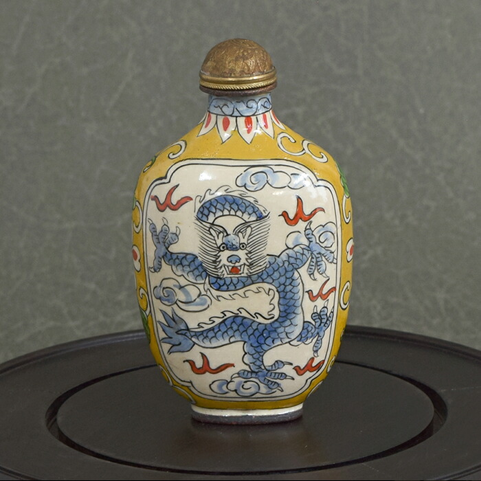 送料無料 『彩華堂製』銘 龍文鼻煙壺 中国古玩骨董 送料無料 『彩華堂