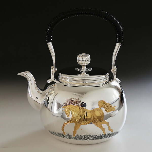 1970年央制作、イラン伝統彫金細工が楽器を奏でる人や花を刻む銀製