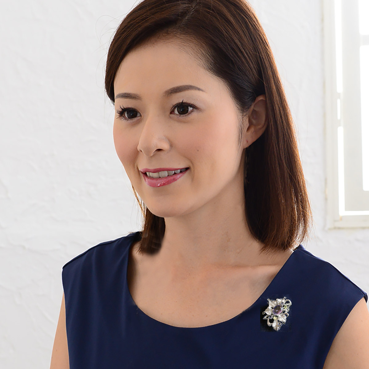 ブローチ シルバー製 天然石 アメジスト カボッション 裏面