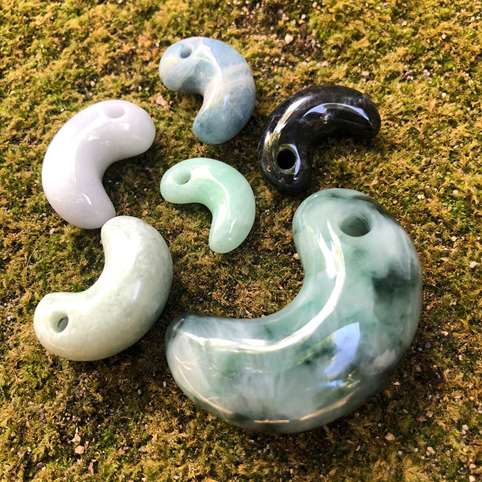 楽天市場】【一点物】 【希少】 糸魚川翡翠 勾玉 12.1g 新潟県産 幸運