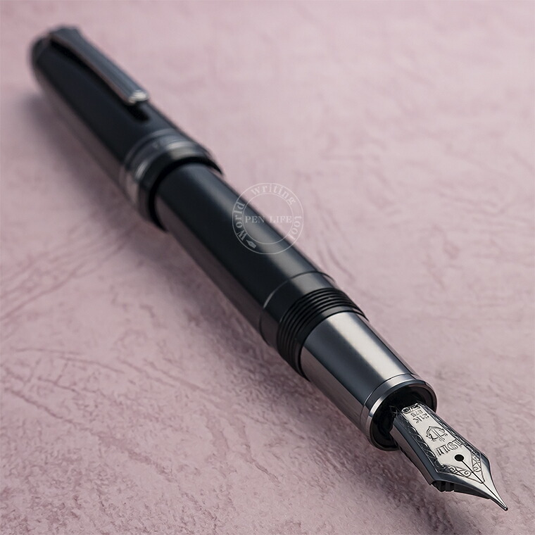 セーラーの万年筆 ブラックラスター ペン先: EF 【不良個所あり