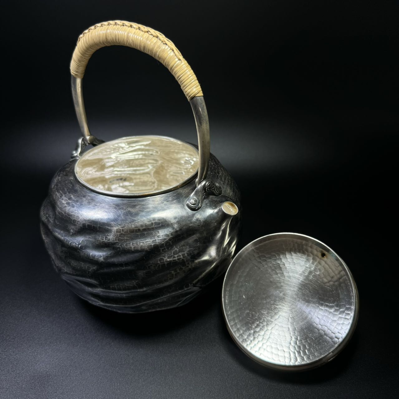 純銀製 秋草之毛彫 湯沸 銀瓶 煎茶道具 純銀製 秋草之毛彫 湯沸 銀瓶