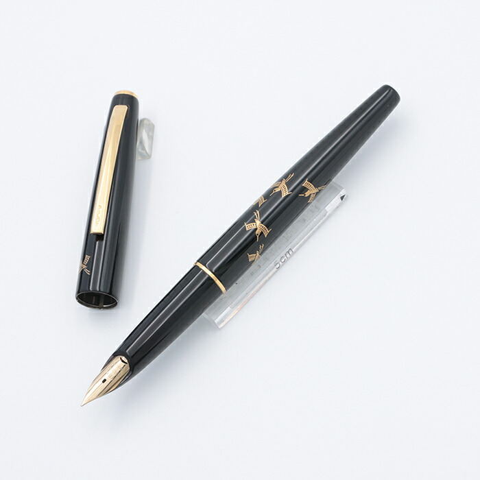 古い 高蒔絵の万年筆 蟹 中古品 漆 古い 高蒔絵の万年筆 蟹 中古品 漆