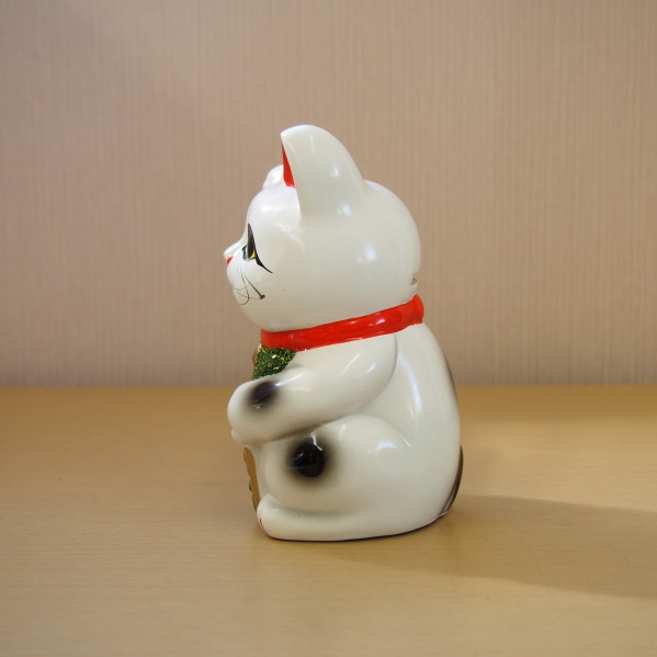 楽天市場】招き猫 置物 縁起物 常滑焼 開運招福 白小判猫 4号 右手