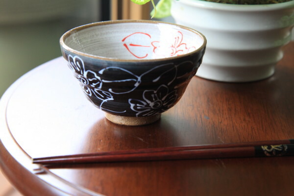 楽天市場】和食器 黒一珍花ご飯茶碗 赤（直径11.7cmcm×高さ6.7cm）美濃