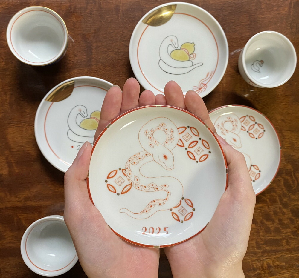 楽天市場】九谷焼干支小皿 巳 赤絵 イヤープレート 九谷焼 2025年 へび