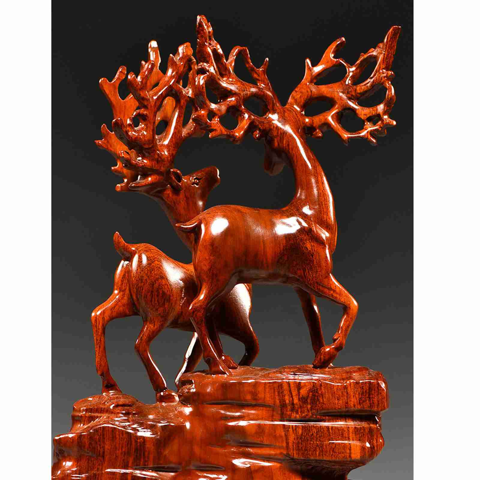 鹿の置物 繁栄の彫刻 花梨木 木製 エゾシカ 木彫り 鹿 風水装飾 彫像