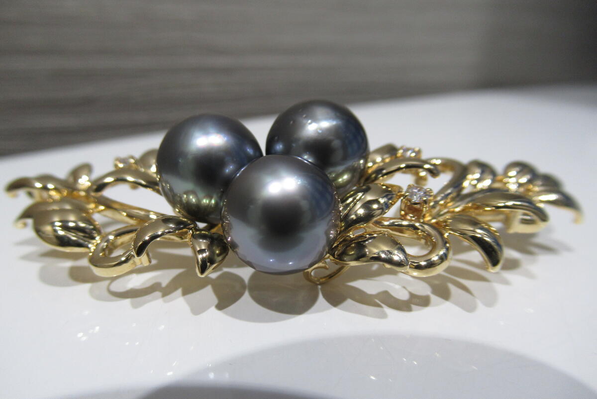 楽天市場】タサキ TASAKI 黒蝶真珠 ブローチ K18 ダイヤモンド 田崎