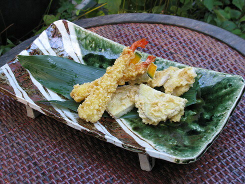 北大路魯山人 織部まな板皿 共箱付 本日は、魯山人の代表作『織部 草文