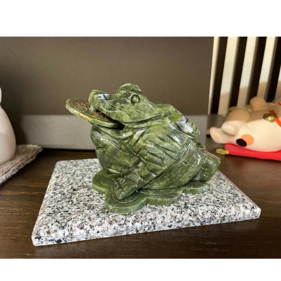 翡翠 置物 三本足蛙 翡翠置物三本足蛙
